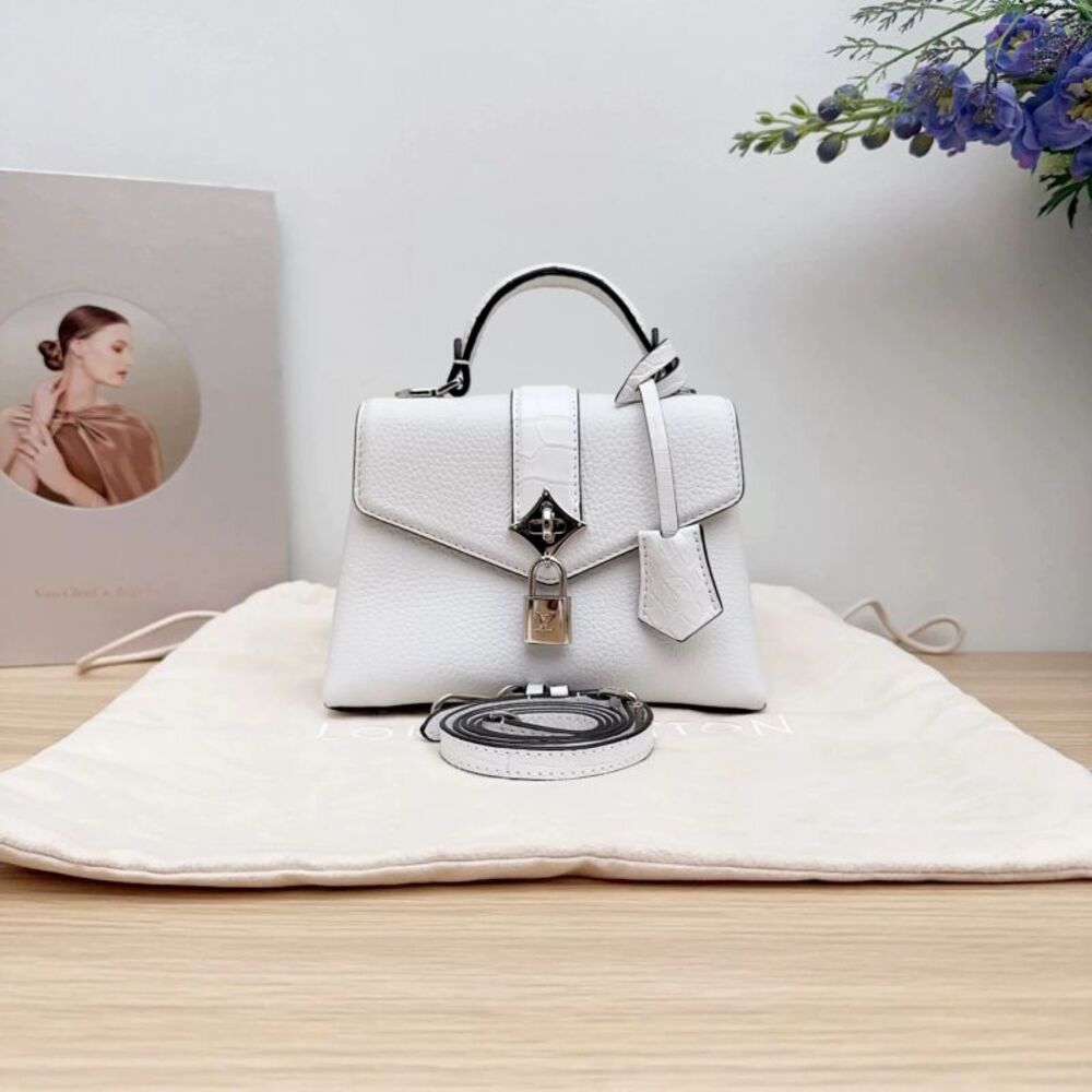 Louis Vuitton Women Pre-Loved Bag Very Good Condition